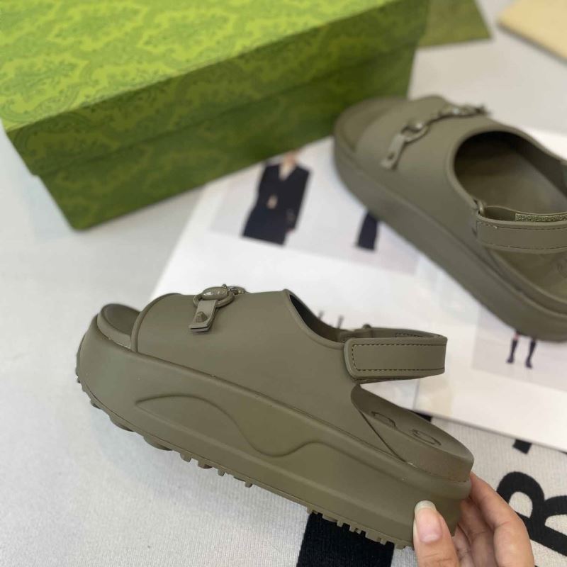 G*u*i sandals
